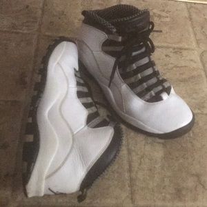 JORDAN 10... size 9